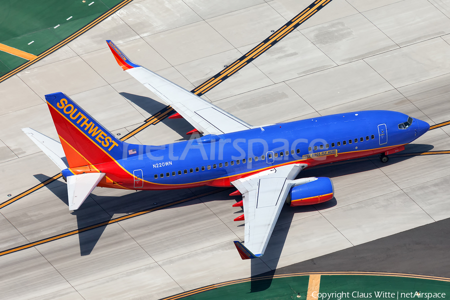Southwest Airlines Boeing 737-7H4 (N220WN) | Photo 357614