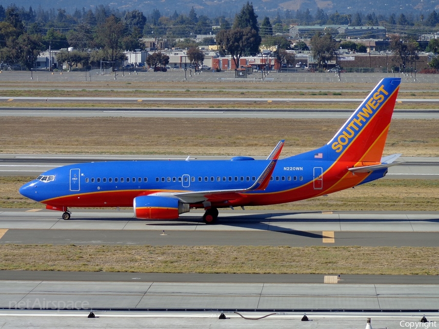 Southwest Airlines Boeing 737-7H4 (N220WN) | Photo 32578