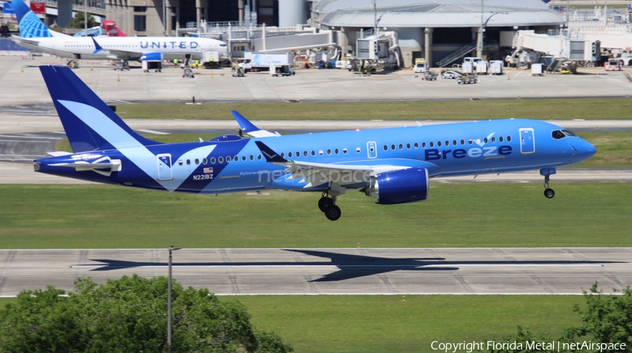 Breeze Airways Airbus A220-300 (N221BZ) | Photo 621078