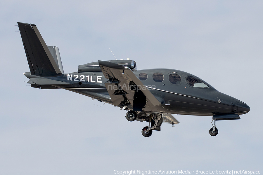 (Private) Cirrus SF50 Vision Jet G2 (N221LE) | Photo 579469