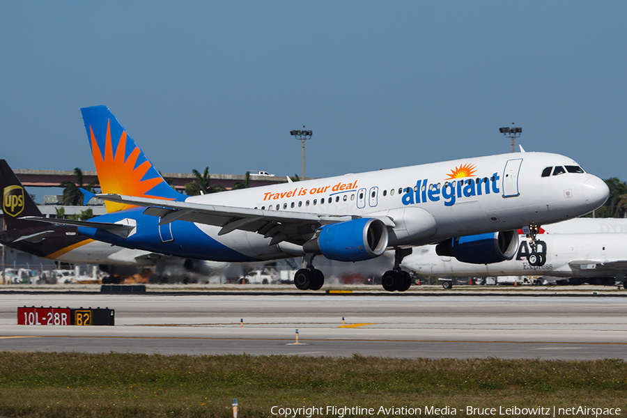 Allegiant Air Airbus A320-214 (N221NV) | Photo 168458