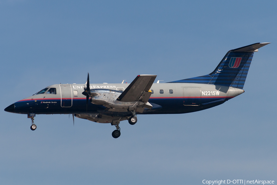 United Express (SkyWest Airlines) Embraer EMB-120ER Brasilia (N221SW) | Photo 184675