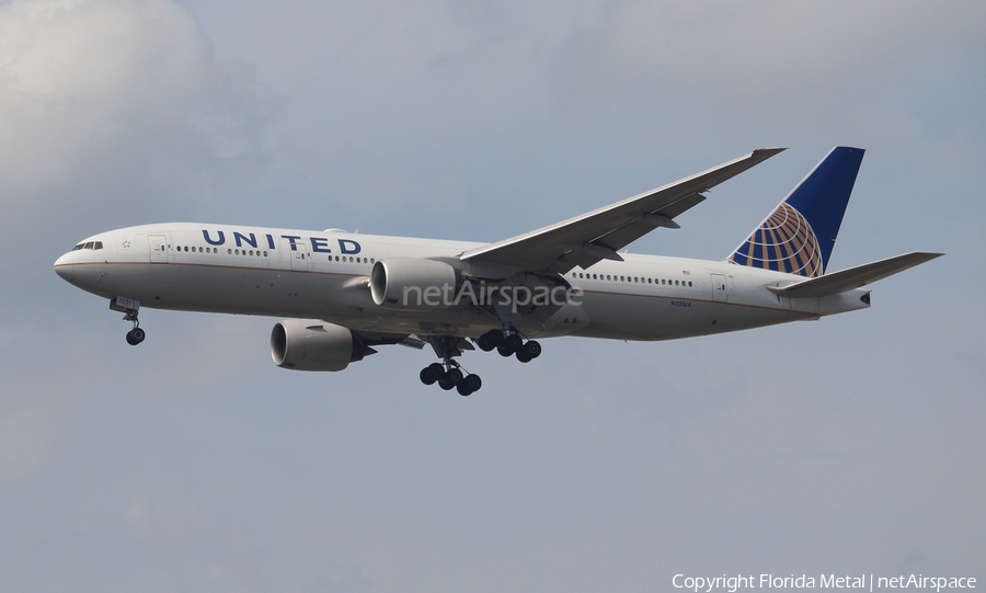 United Airlines Boeing 777-222(ER) (N221UA) | Photo 570261