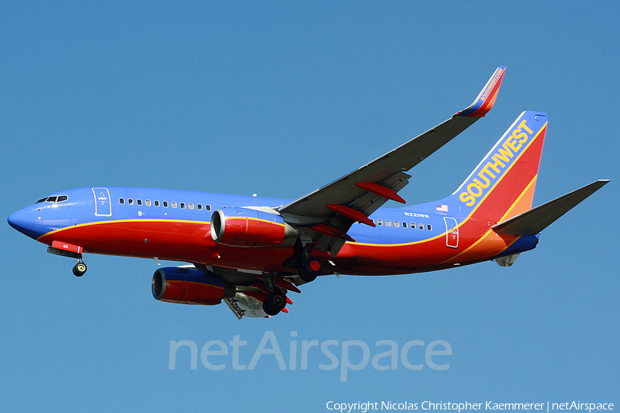 Southwest Airlines Boeing 737-7H4 (N221WN) | Photo 126990