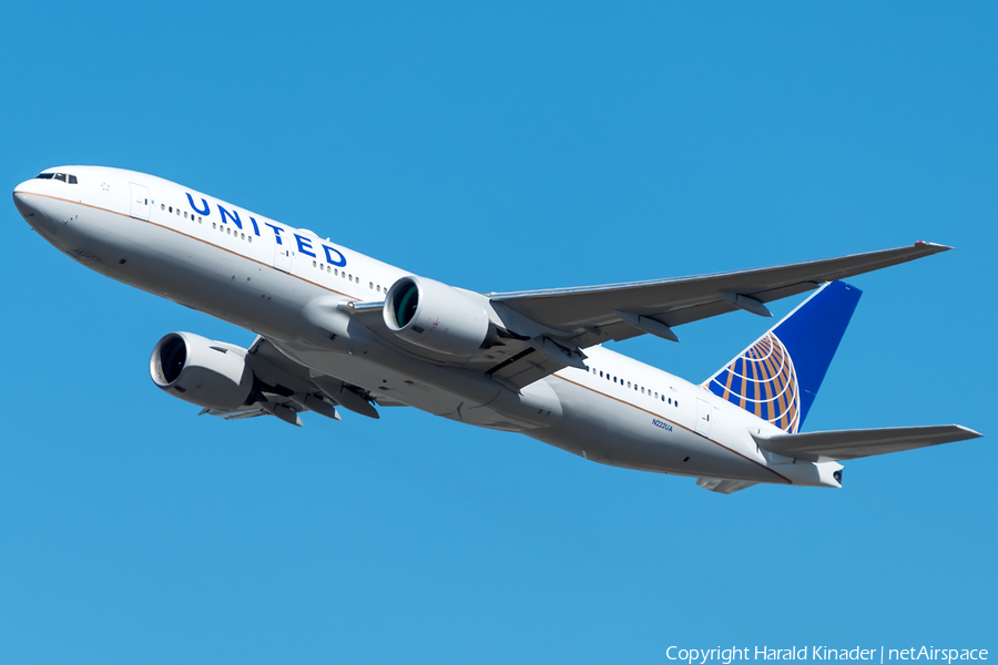 United Airlines Boeing 777-222(ER) (N222UA) | Photo 295188