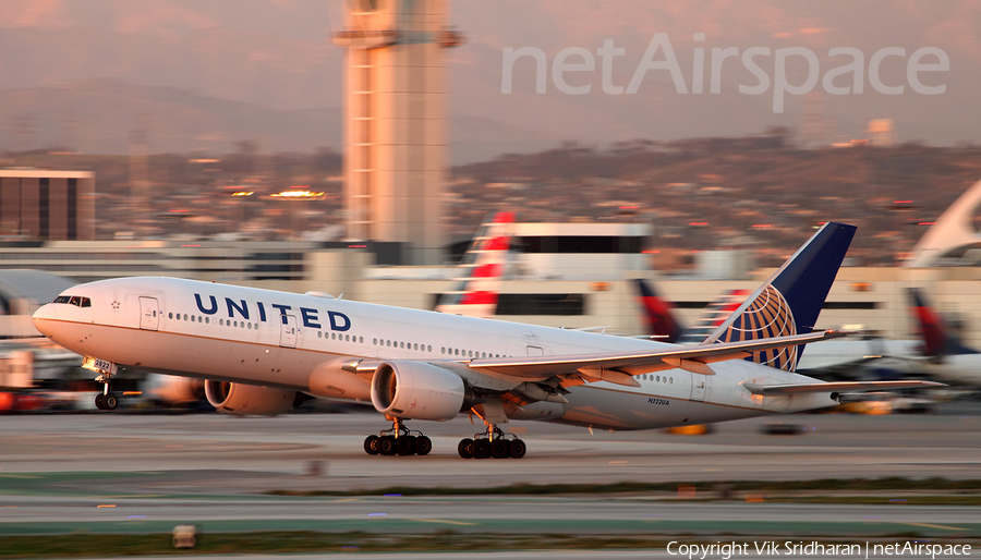 United Airlines Boeing 777-222(ER) (N222UA) | Photo 145155