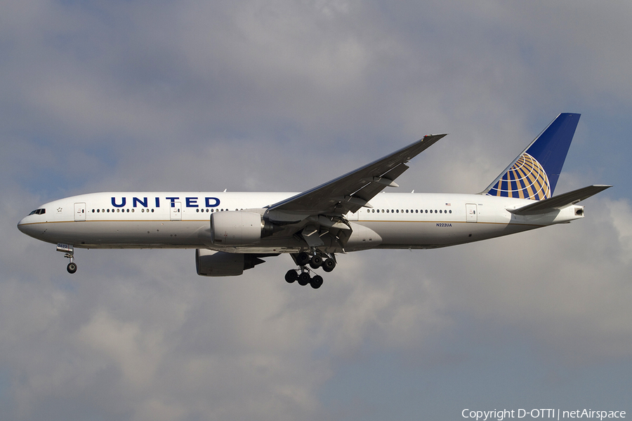 United Airlines Boeing 777-222(ER) (N222UA) | Photo 339330