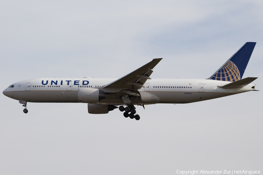 United Airlines Boeing 777-222(ER) (N222UA) | Photo 136302