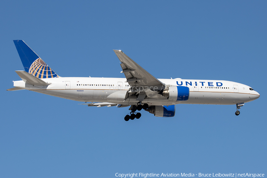 United Airlines Boeing 777-222(ER) (N222UA) | Photo 604588