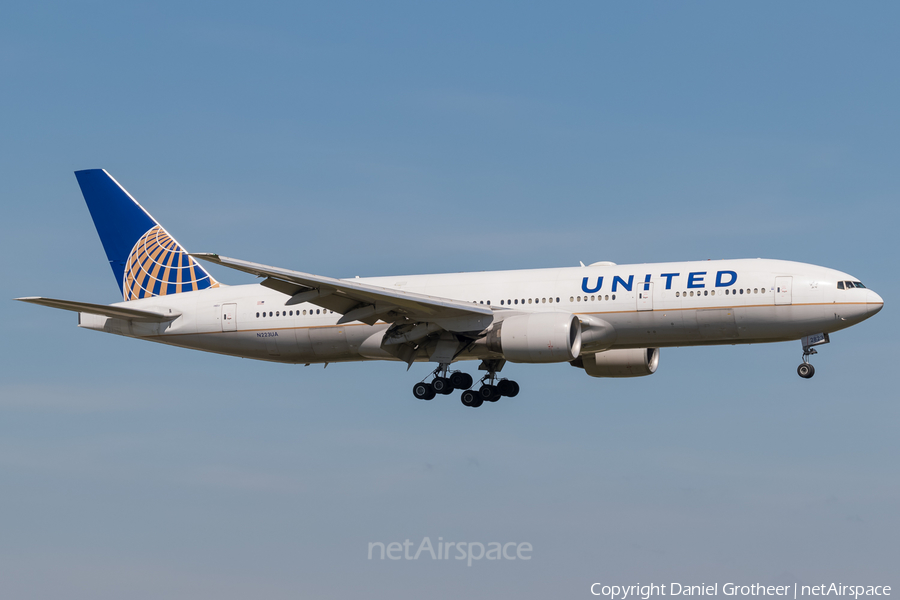 United Airlines Boeing 777-222(ER) (N223UA) | Photo 108880