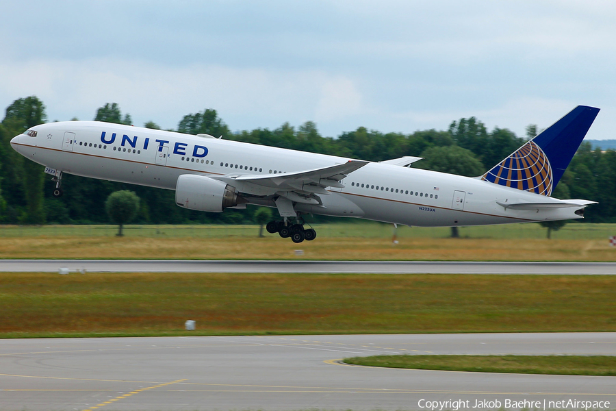 United Airlines Boeing 777-222(ER) (N223UA) | Photo 173838