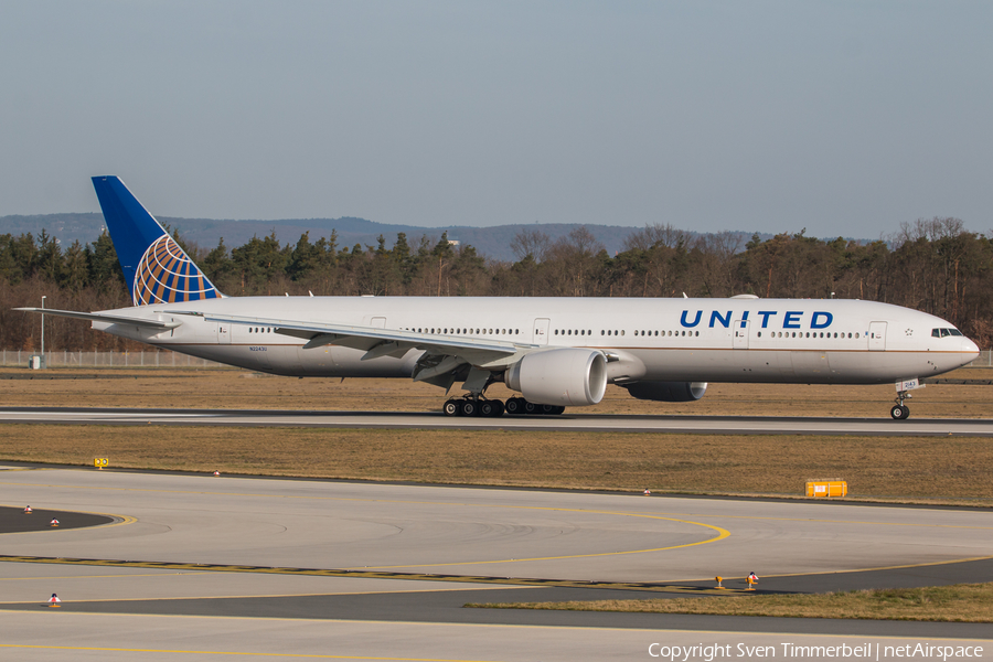 United Airlines Boeing 777-322(ER) (N2243U) | Photo 238179