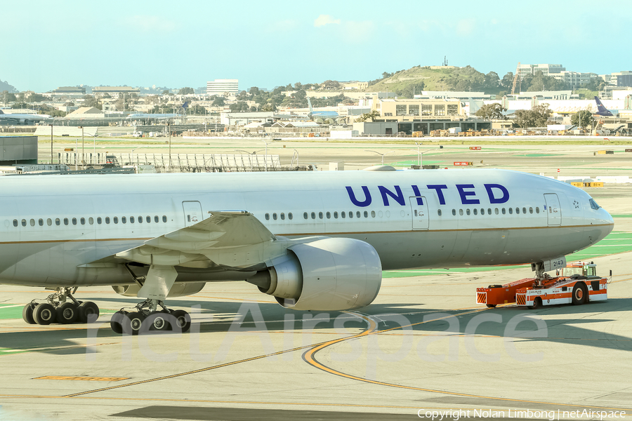 United Airlines Boeing 777-322(ER) (N2243U) | Photo 426762