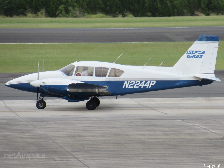 Island Birds Piper PA-23-250 Aztec E (N2244P) | Photo 287274