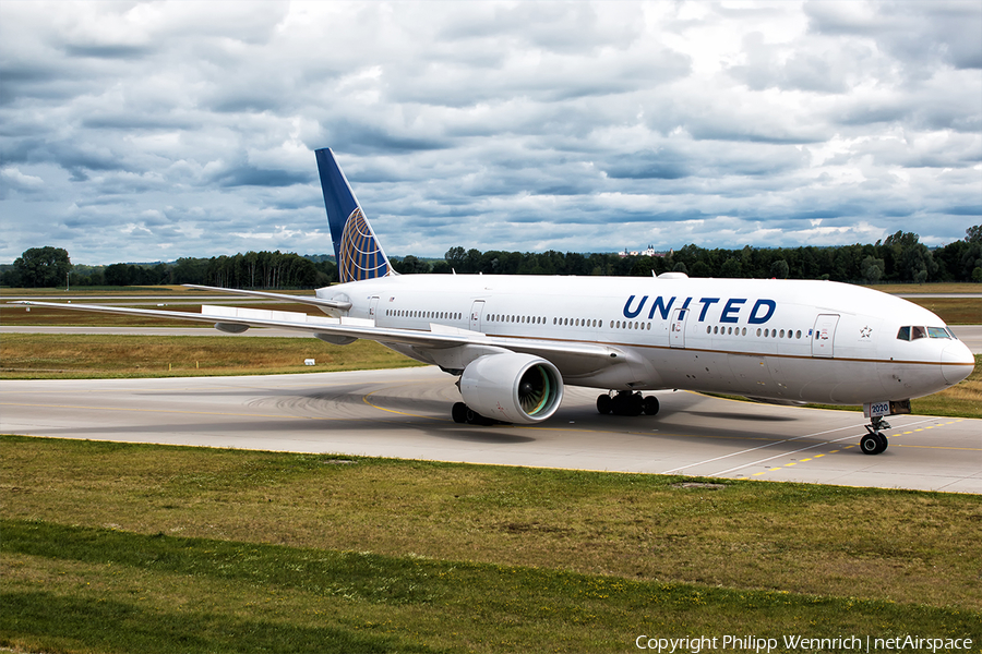 United Airlines Boeing 777-222(ER) (N224UA) | Photo 194960