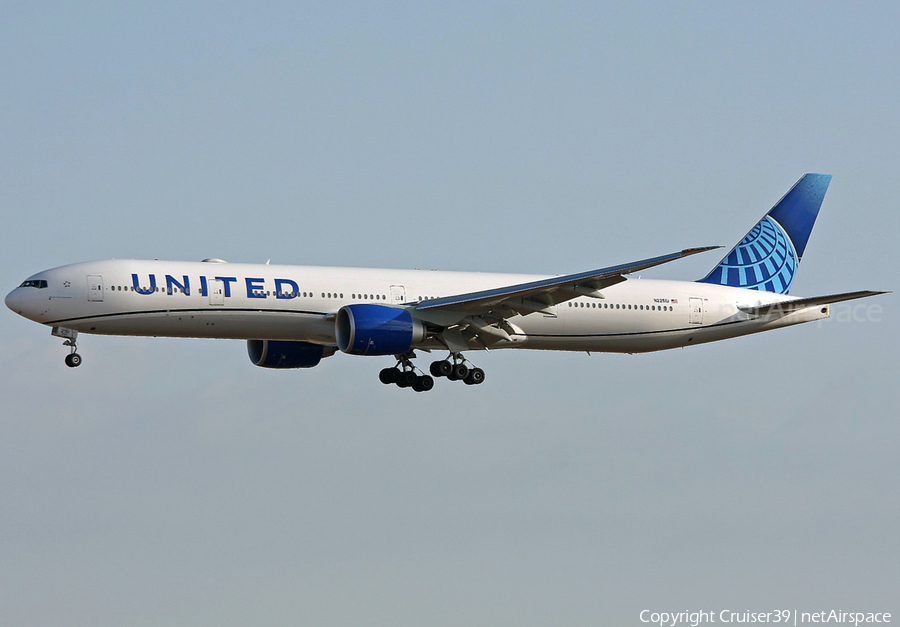 United Airlines Boeing 777-322(ER) (N2254U) | Photo 405986