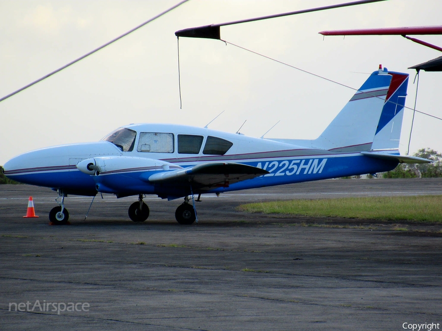 (Private) Piper PA-23-250 Aztec B (N225HM) | Photo 226907