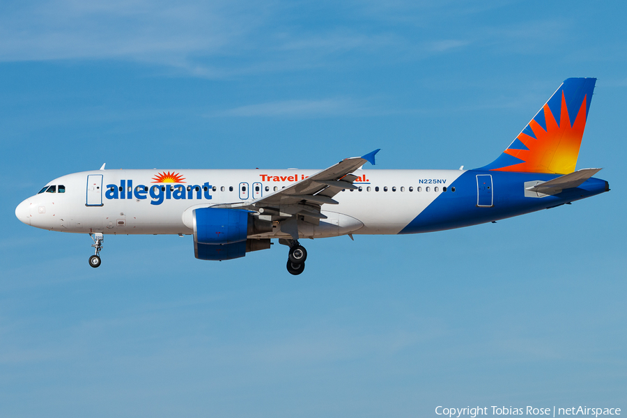 Allegiant Air Airbus A320-214 (N225NV) | Photo 341201