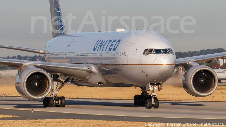 United Airlines Boeing 777-222(ER) (N226UA) | Photo 259353