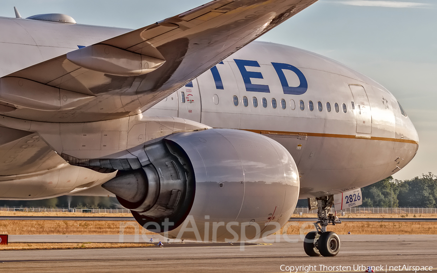 United Airlines Boeing 777-222(ER) (N226UA) | Photo 261520