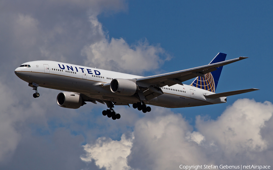 United Airlines Boeing 777-222(ER) (N226UA) | Photo 281