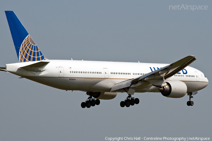 United Airlines Boeing 777-222(ER) (N226UA) | Photo 3585