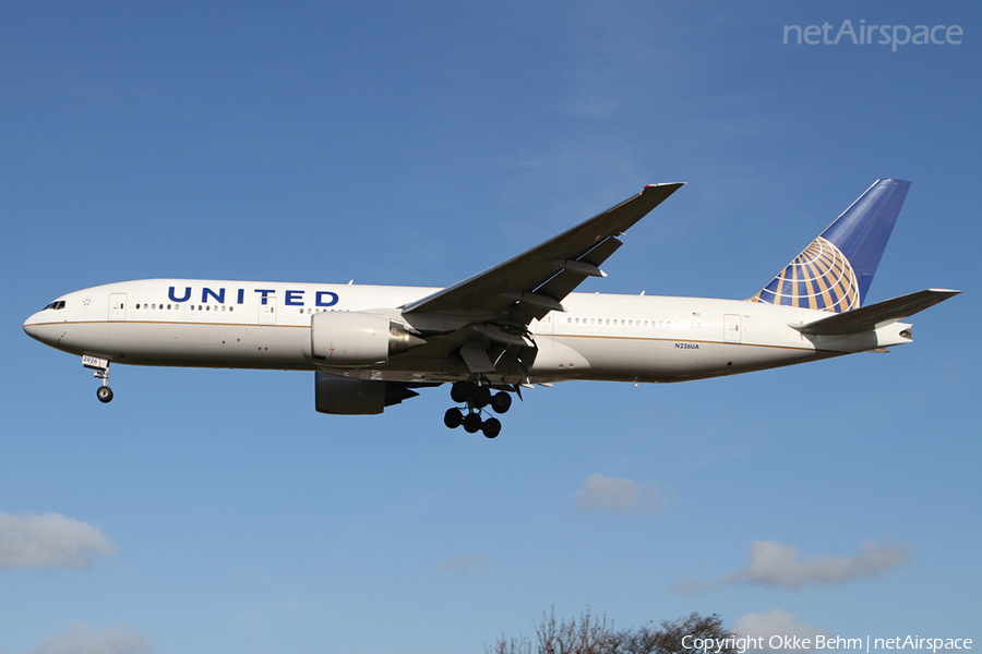 United Airlines Boeing 777-222(ER) (N226UA) | Photo 41613