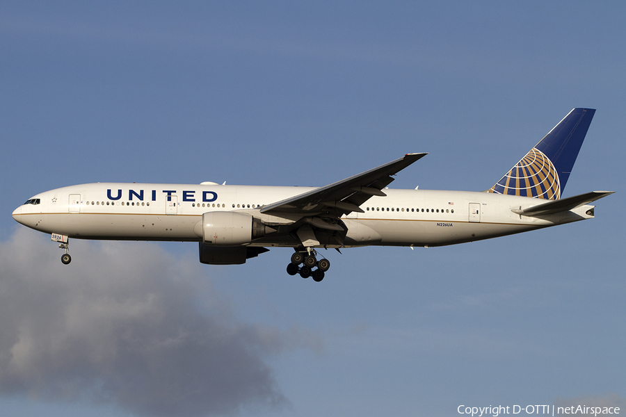 United Airlines Boeing 777-222(ER) (N226UA) | Photo 474168