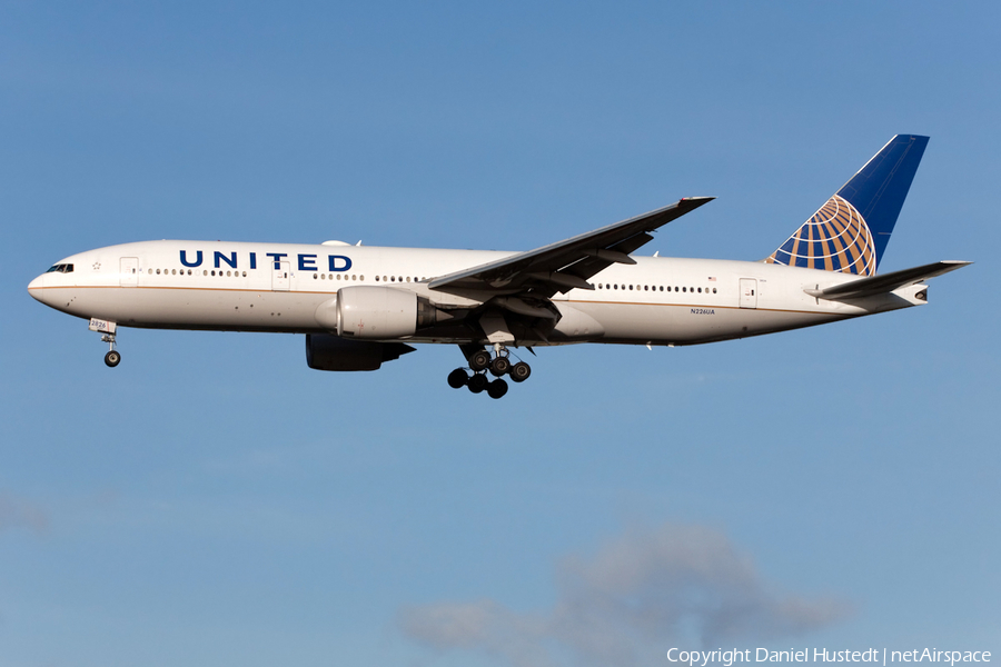 United Airlines Boeing 777-222(ER) (N226UA) | Photo 656825