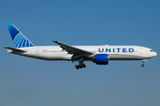 United Airlines Boeing 777-222(ER) (N226UA) at  London - Heathrow, United Kingdom