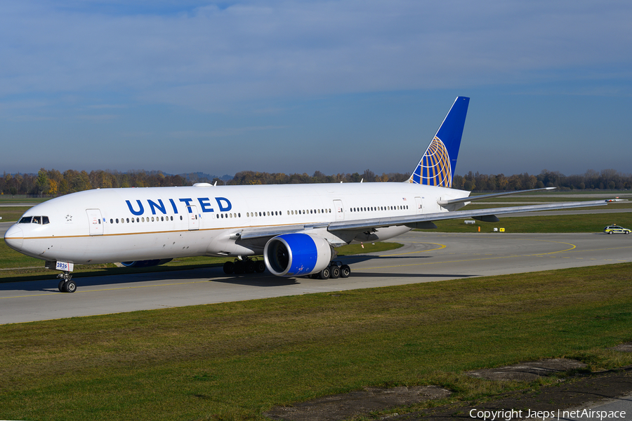 United Airlines Boeing 777-222(ER) (N226UA) | Photo 537364