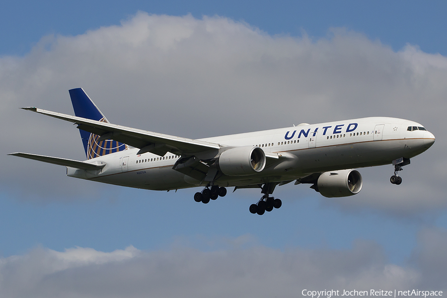 United Airlines Boeing 777-222(ER) (N227UA) | Photo 108945