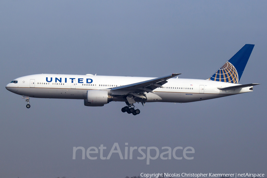 United Airlines Boeing 777-222(ER) (N227UA) | Photo 161148