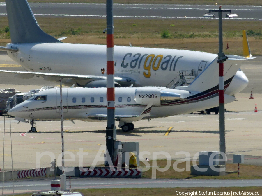 NetJets Bombardier CL-600-2B16 Challenger 650 (N228QS) | Photo 518827