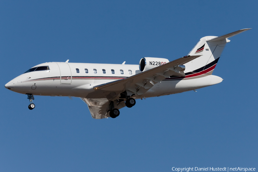 NetJets Bombardier CL-600-2B16 Challenger 650 (N228QS) | Photo 449926