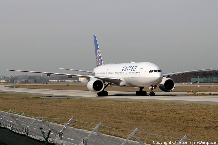United Airlines Boeing 777-222 (N228UA) | Photo 153736