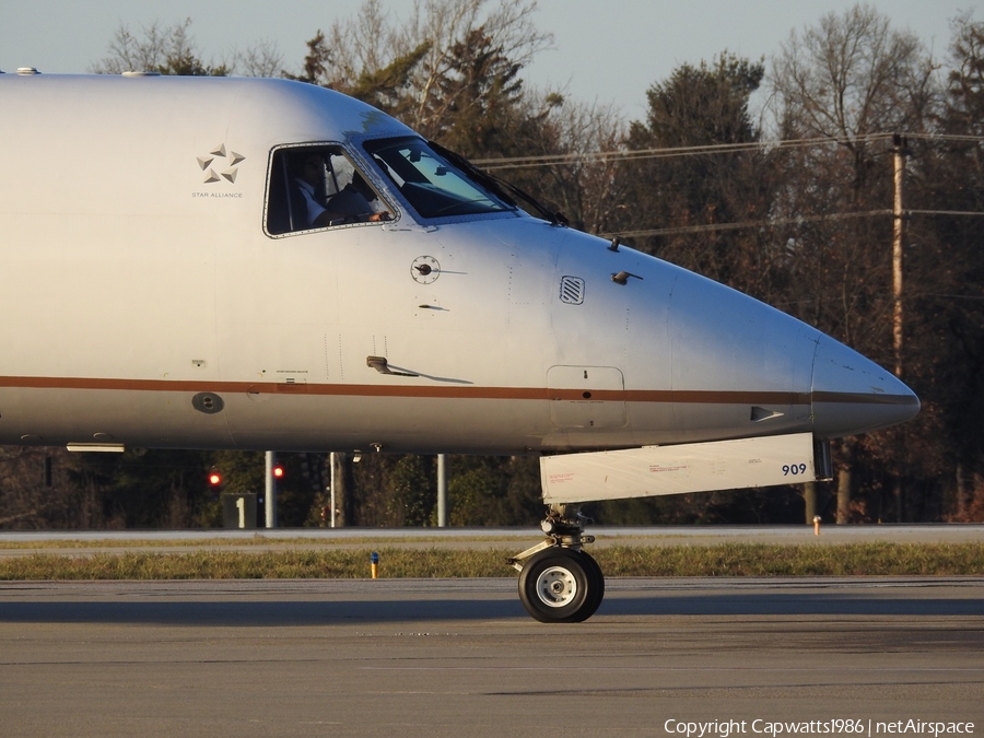 United Express (ExpressJet Airlines) Embraer ERJ-145LR (N22909) | Photo 382192