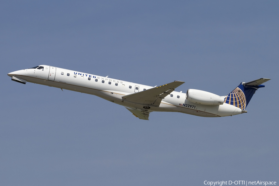 United Express (ExpressJet Airlines) Embraer ERJ-145LR (N22971) | Photo 441509