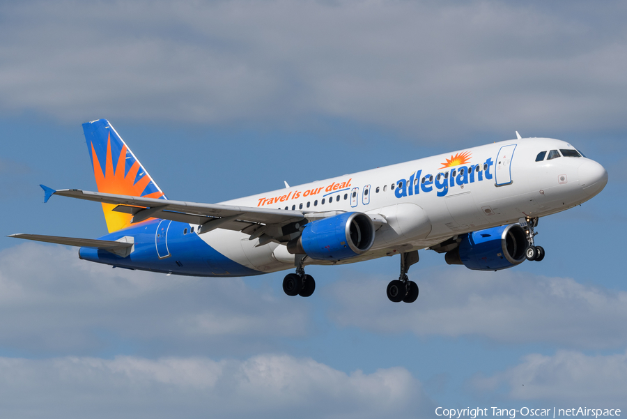 Allegiant Air Airbus A320-214 (N229NV) | Photo 436730