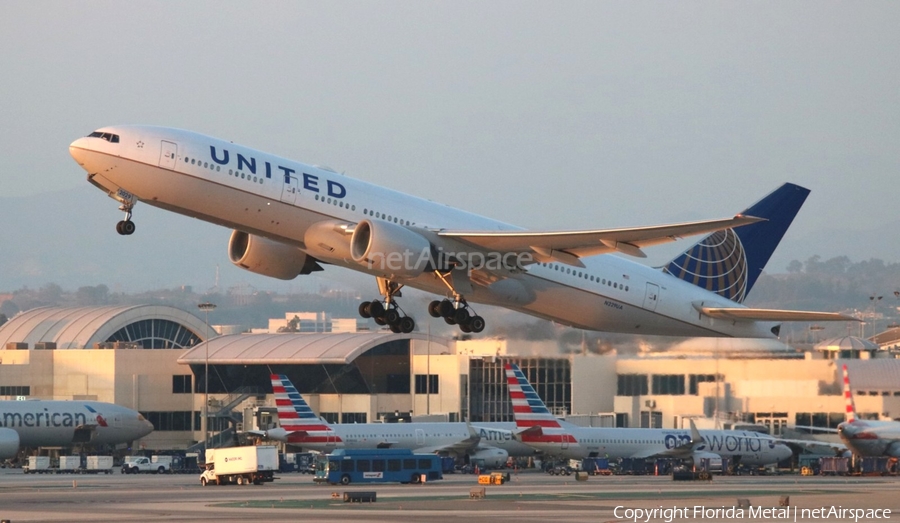 United Airlines Boeing 777-222(ER) (N229UA) | Photo 300179