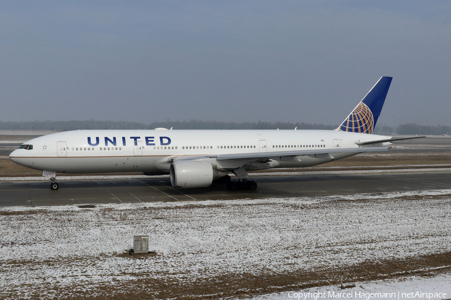 United Airlines Boeing 777-222(ER) (N229UA) | Photo 226170