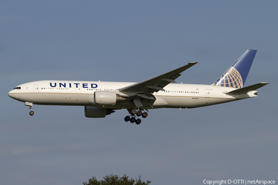 United Airlines Boeing 777-222(ER) (N229UA) | Photo 419487