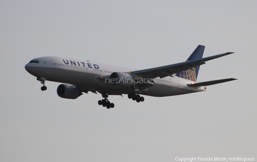United Airlines Boeing 777-222(ER) (N229UA) | Photo 570559