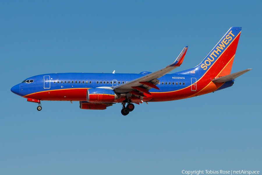 Southwest Airlines Boeing 737-7H4 (N229WN) | Photo 296977