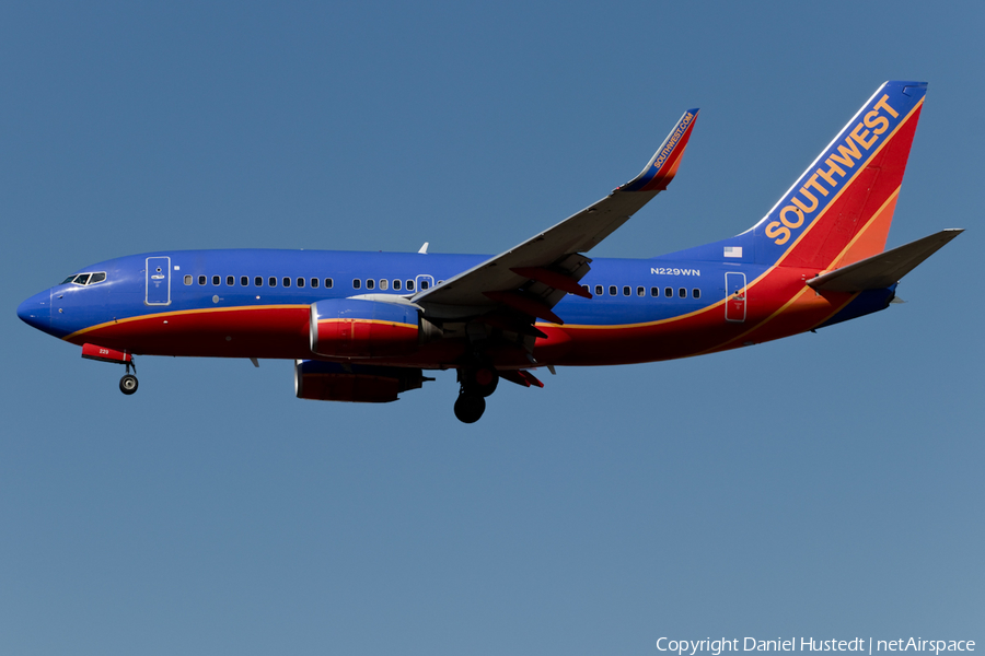 Southwest Airlines Boeing 737-7H4 (N229WN) | Photo 446076