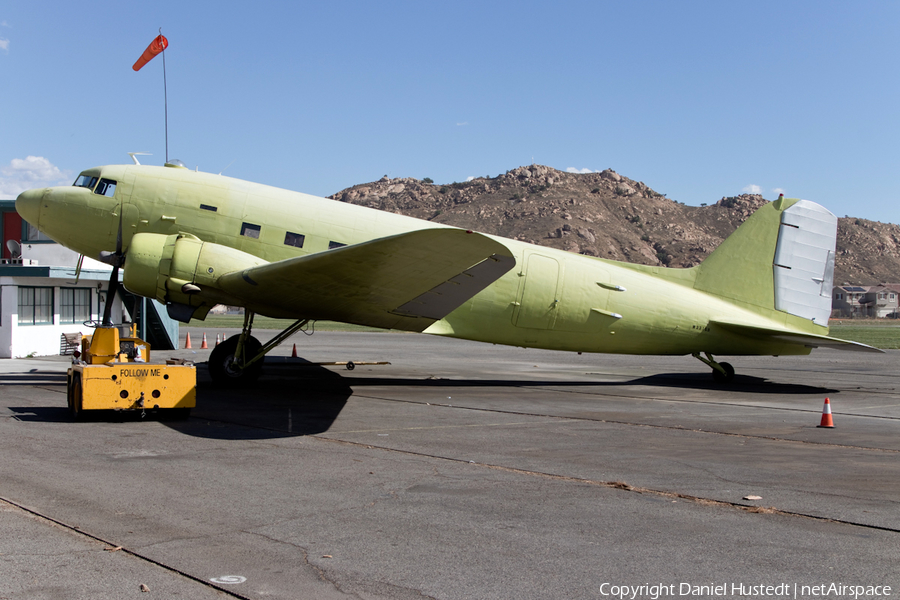 (Private) Douglas DC-3C (N231GB) | Photo 478003