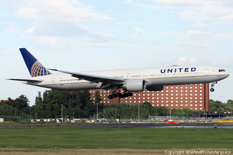 United Airlines Boeing 777-322(ER) (N2331U) | Photo 645236