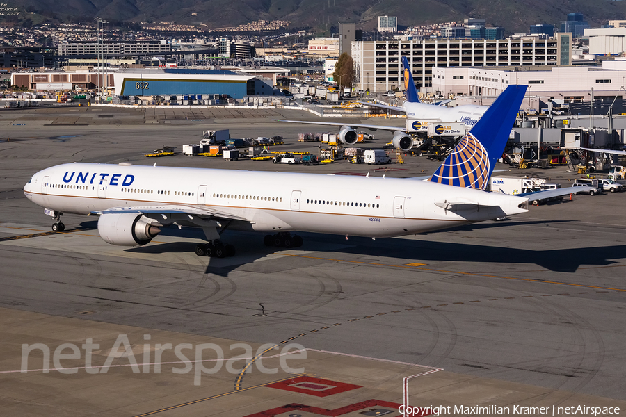 United Airlines Boeing 777-322(ER) (N2331U) | Photo 502885