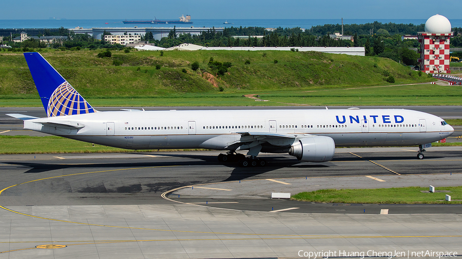 United Airlines Boeing 777-322(ER) (N2331U) | Photo 644853