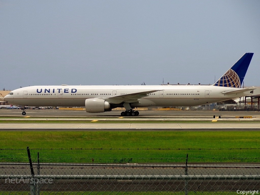 United Airlines Boeing 777-322(ER) (N2332U) | Photo 166826